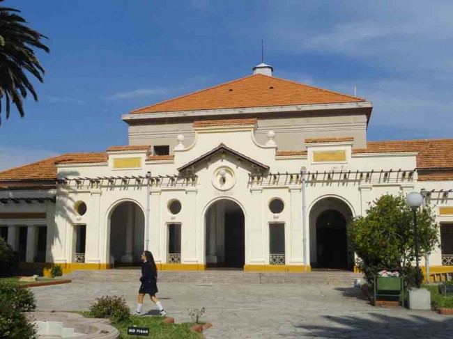 Frente del Colegio N.º1 Juan Crisóstomo Lafinur